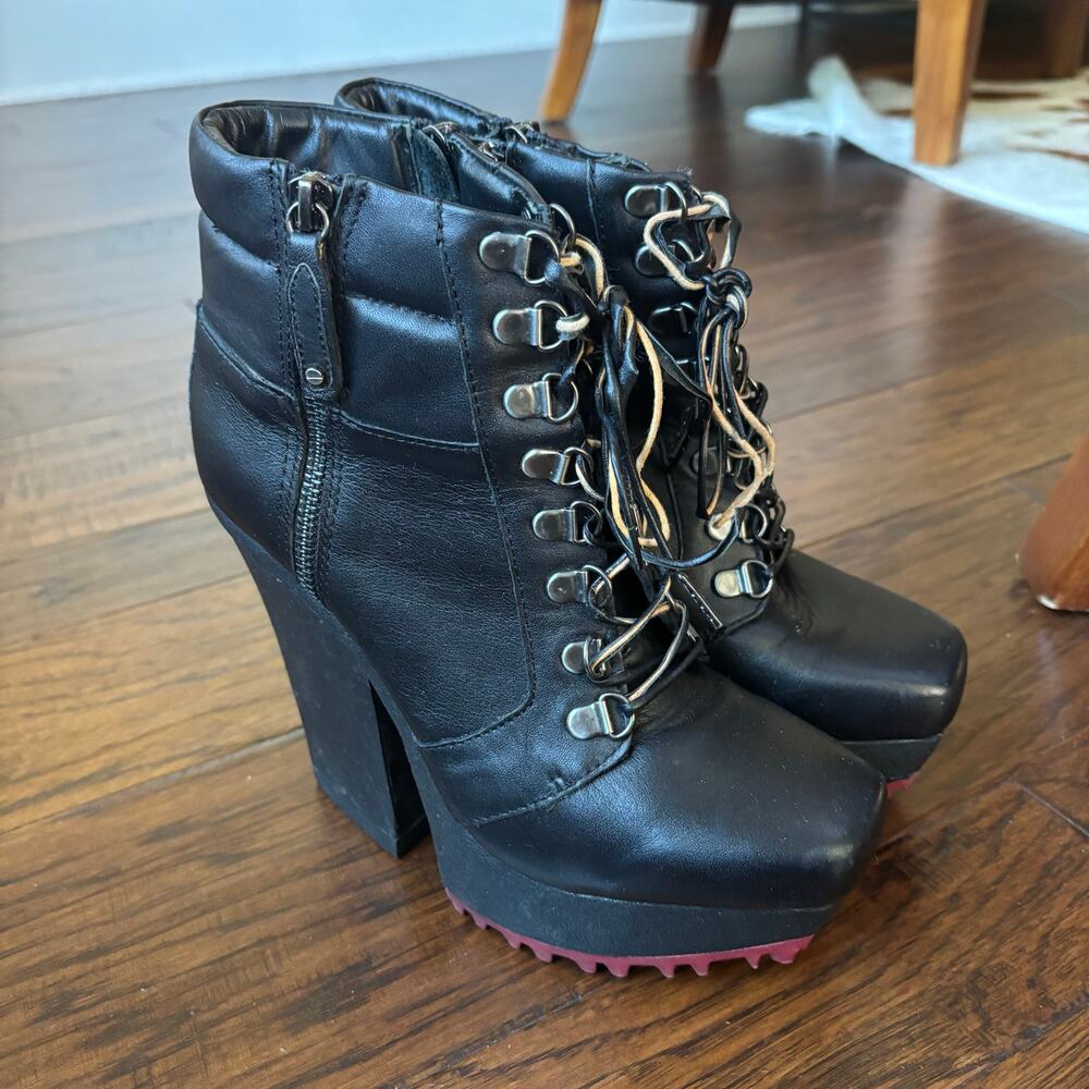Alice + Olivia Black Leather Platform Combat Boots‎ Lug Sole Heel 38.5 US 8.5